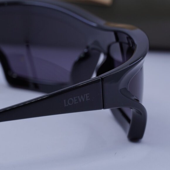 Loewe LW40143U 01A Shield Sunglasses – Shiny Black\\Smoke main image 7